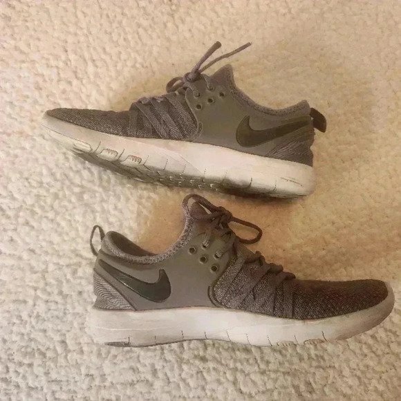 Nike Gray Women's Sneakers, size 8 - Picture 4 of 8